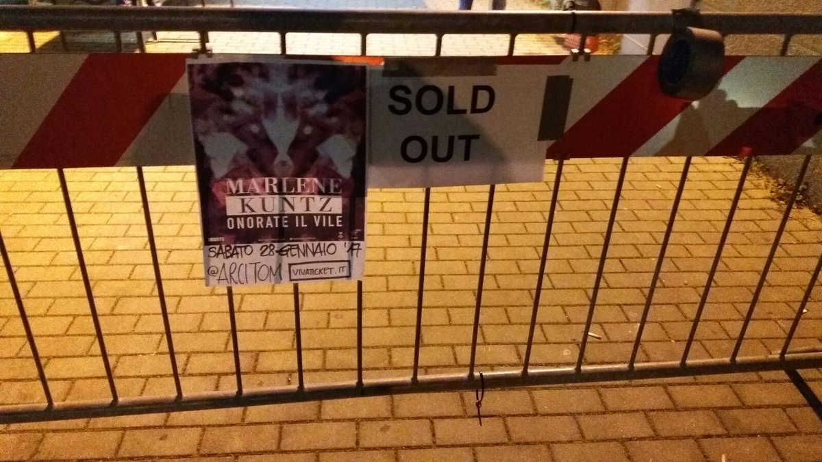 Anche a #mantova i <a href="/marlenekuntz/">Marlene Kuntz</a> hanno fatto SOLD OUT!! 😎