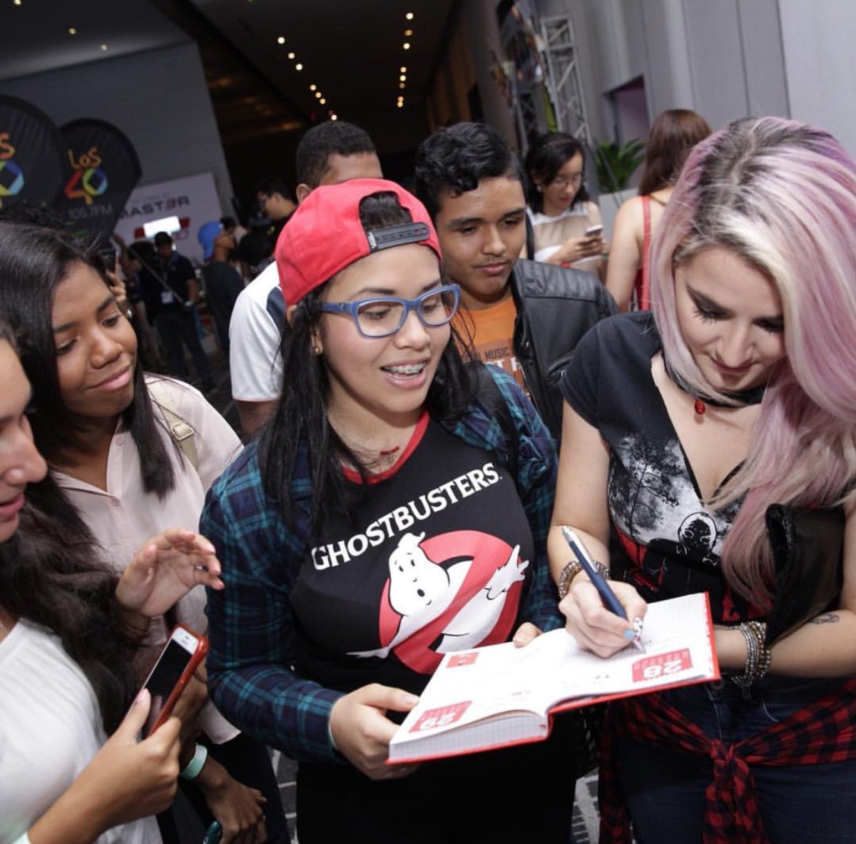 DianaMonsters's tweet photo. Gracias por tanto cariño!!! Las demas fotos estan en mi Instagram ❤️ #WebconPa https://t.co/diEXSwS8YZ