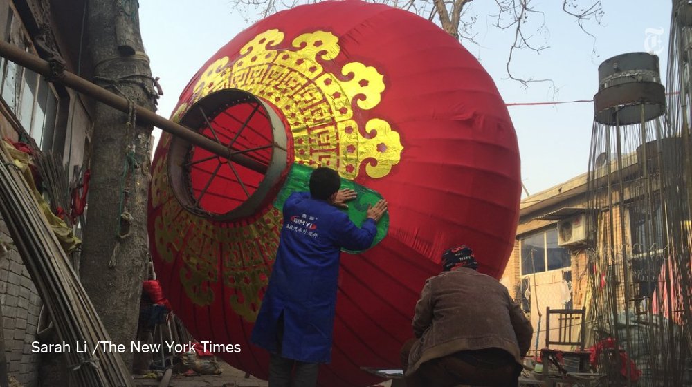 nytimes's tweet image. It takes more than 30 steps to construct a lantern for Chinese New Year. Watch workers as they make them. nyti.ms/2keHqX2 #Daily360