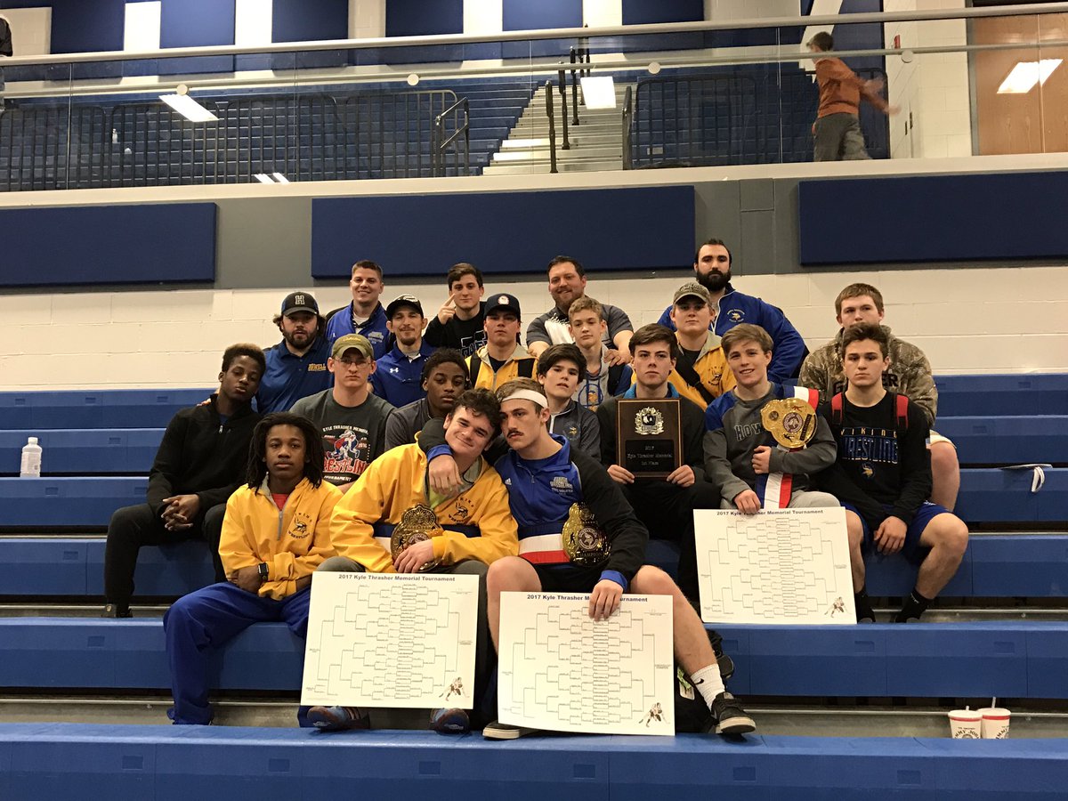 FHVikings's tweet photo. Here are your Thrasher Invitational champions! Great tournament by our Vikings! https://t.co/5Eoe4zjz5X