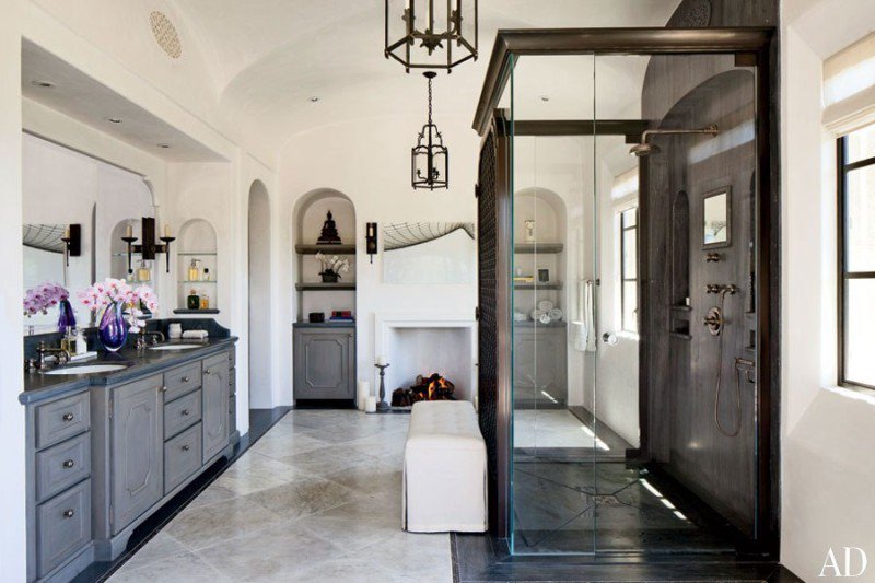 DesignerREstate's tweet image. Incredible 22,000 sqft, eight bedroom mansion in #Brentwood, #CA! This home features a lagoon style pool and a moat! Pricetag: $20 milllioon