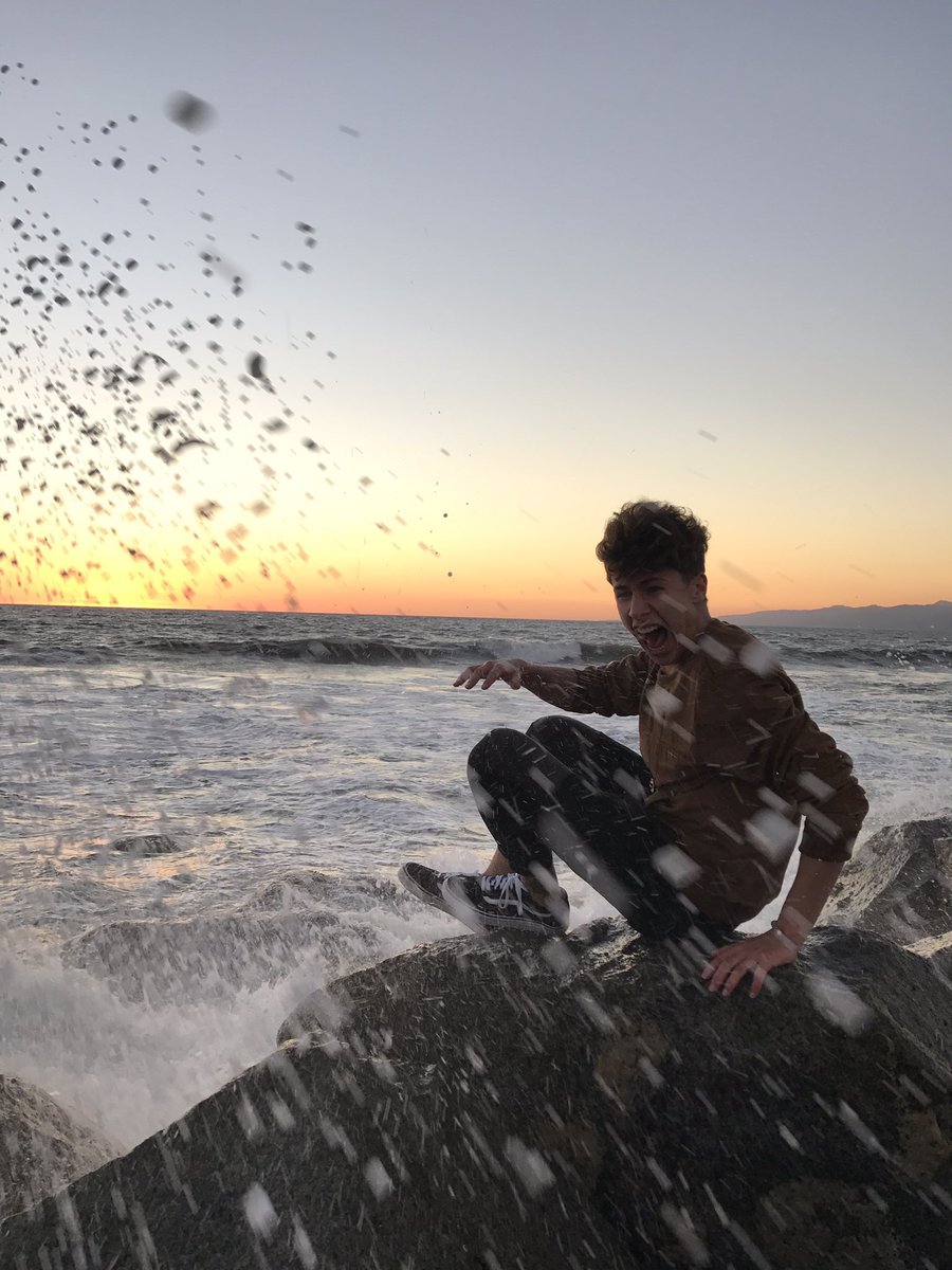 LupitaLm25's tweet photo. @villalobossebas Aqui la razon por la cual son amigos😂😂😂😂 https://t.co/8feqHlaHKS