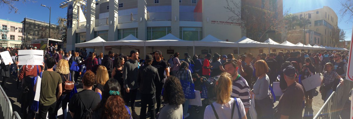 aoa1q's tweet photo. Glad to support #CarnivalOfLove providing food, clothing + #HopeLA wifi from #CityofLA at #SkidRow @justinbaldoni @MayorOfLA @TedRossLA https://t.co/Bmv3oiV0Rz