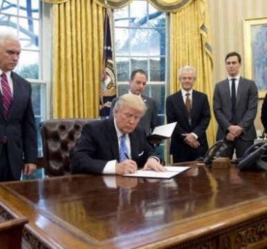 puenteadrian's tweet photo. Canadá 🇨🇦 ratificó apertura para 300 mil refugiados 😀. EE.UU 🇺🇸congeló su programa 😪. @JustinTrudeau vs @realDonaldTrump #MundoBipolar https://t.co/AaOXf0KeAa
