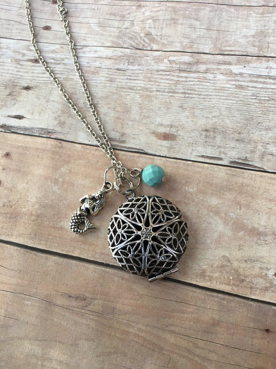 TheKeeCoShop's tweet photo. Mermaid and Turquoise Gemstone Essential Oil Diffuser Locket Pen… https://t.co/bjj3ksE0ef #Essentialoils #EoDiffuser https://t.co/LcM3xiYQSZ