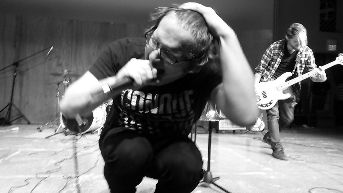SidelineRadio's tweet photo. @hsh_indy came by our neck of the woods and brought the poppy yet heavy tunes. #disneycore https://t.co/5DJYmBXdtz
