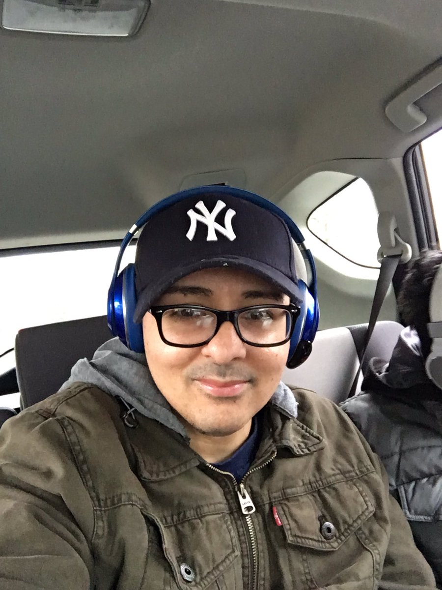 HeavyHitterMelo's tweet photo. Escape from all the outside nonsense lose yourself with the music 🎶 @beatsbydre #beatsarmy #BeatsStudio #BlueBeats https://t.co/PNF8bhVE04