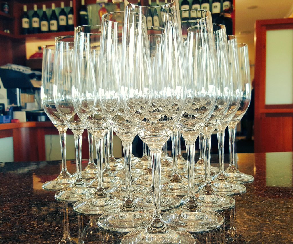 ParacombeWines's tweet image. See our diamond sparkling wine glass set up at the #paracombewines cellar door bar in  #adelhills #southaus
