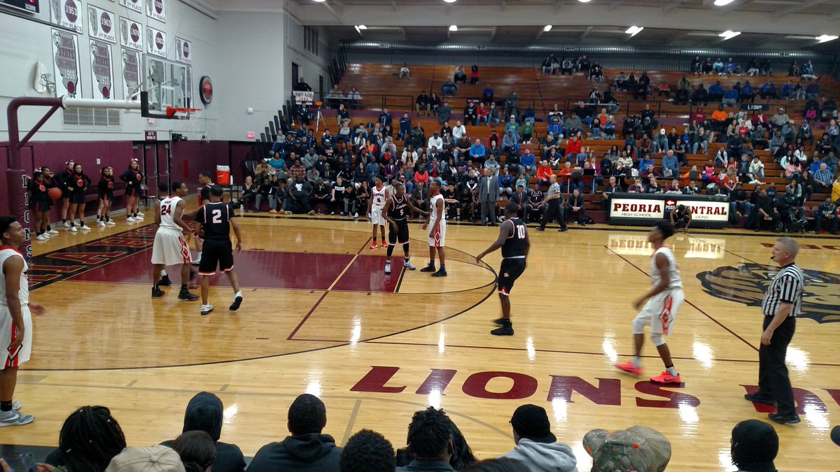 etmcgee's tweet photo. manual up 5 at the end of the first period.  no sign of @AY5thetruth .  @deontabrown6 seemed to play the entire first quarter. https://t.co/IliXzf7ywg