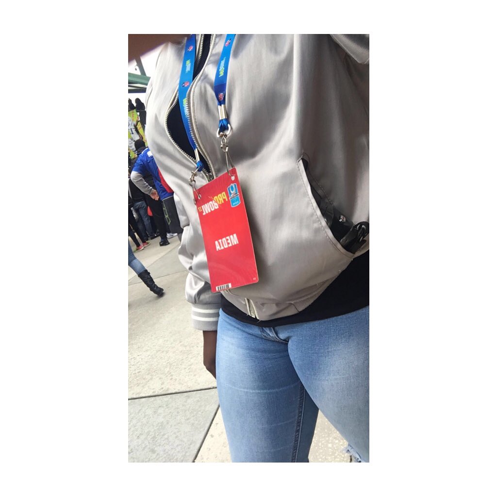 statuswithdatus's tweet photo. I can't be more happy to be able to put this around my neck for https://t.co/FxBhJxpku2. #NFL #ProBowlPractice #ProBowl #MediaPass https://t.co/ucDHYGuAmM