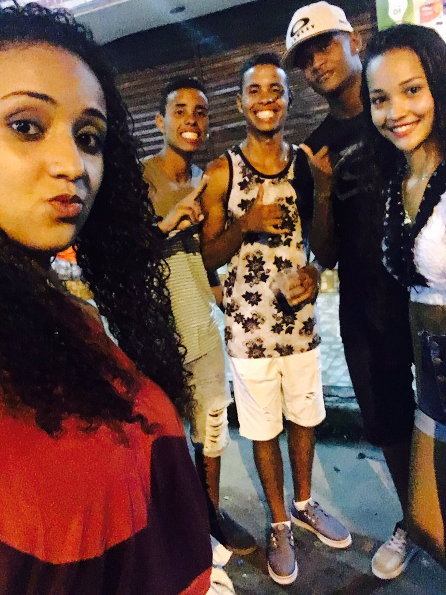 TitiaLucca's tweet photo. Festinhas com meus amores 😍🙈
@Renan_Silva68 https://t.co/TflYwQeGtx