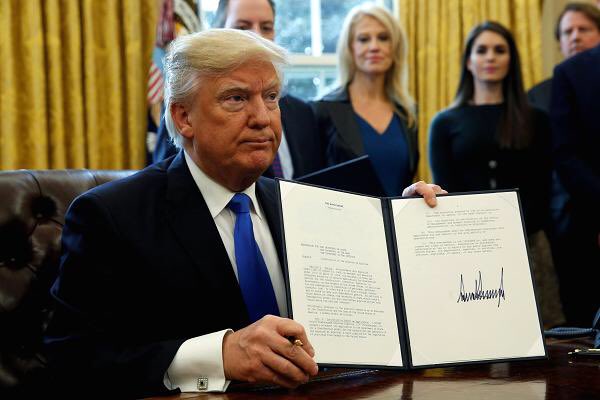 Trump signs executive order banning lobbying for 5 years for administration officials