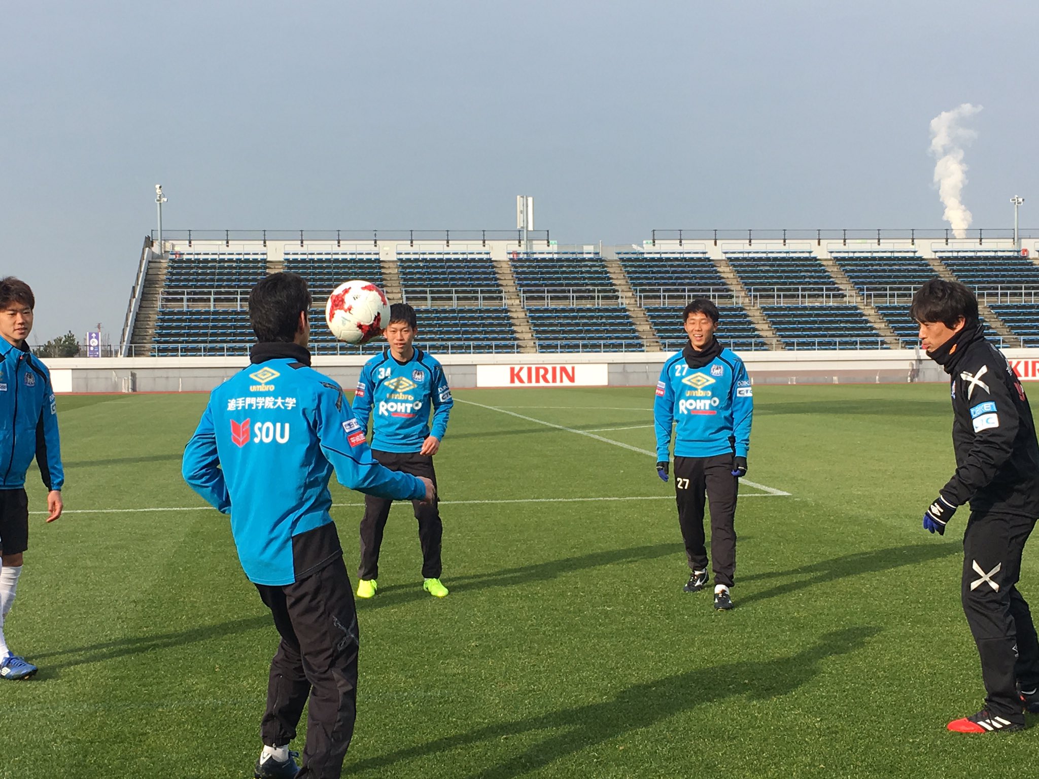 Twitter এ ガンバ大阪オフィシャル U 23のキャンプ4日目 まもなく練習開始です みんな ほんとにサッカー大好きです 少しでも時間があれば ボールで遊んでます ガンバ大阪 Gambaosaka ガンバ大阪ｕ23 T Co B6gzkyrnnv ট ইট র