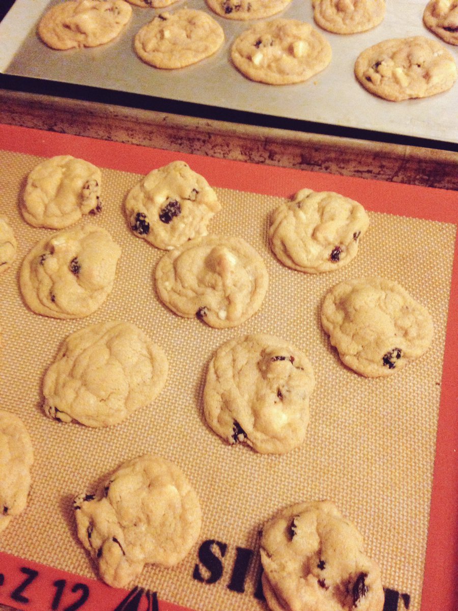 Sproulala's tweet photo. Cookies and art music. Tonight, La Esquina at 8 with @zoomflute, @newearmusic, and @CharlotteStreet! https://t.co/7Oj0liXRvx