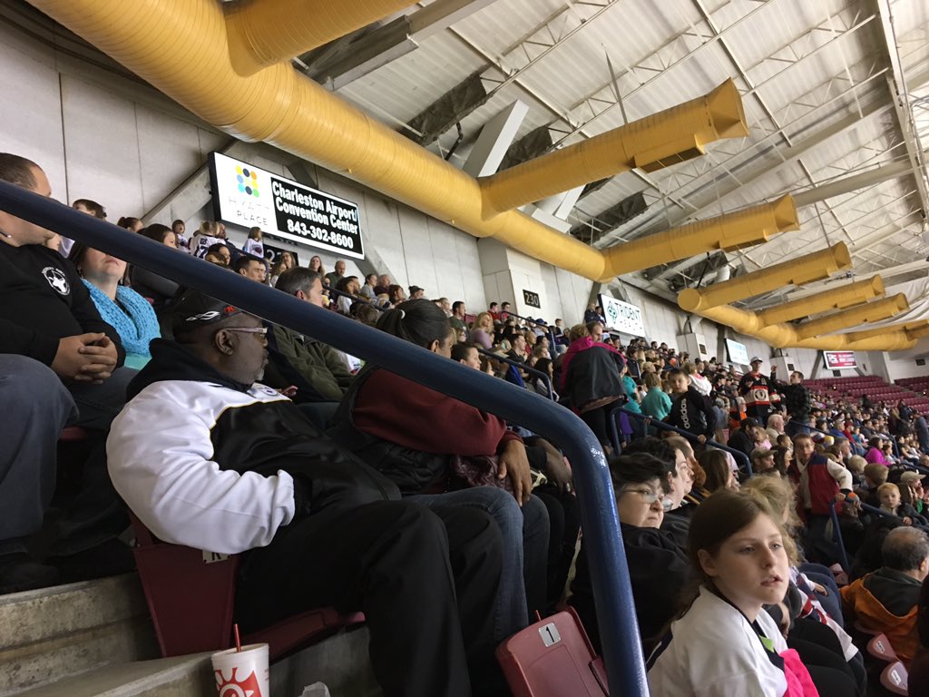 LauraB_SC's tweet photo. Sires Elementary Night@The Stingrays game! 2 full sections,the Singing Stingrays sing The National Anthem+Salty Ray! https://t.co/ge8mwzM6sl