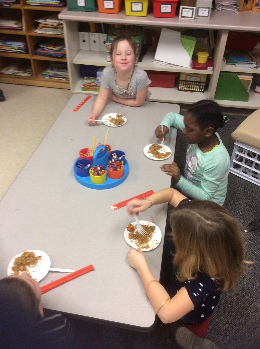 doreenmonahan's tweet photo. Kung hei fat choi!   Happy Chinese New Year from Disney's First Graders!#fraserfamily https://t.co/BGc8OM1W7c