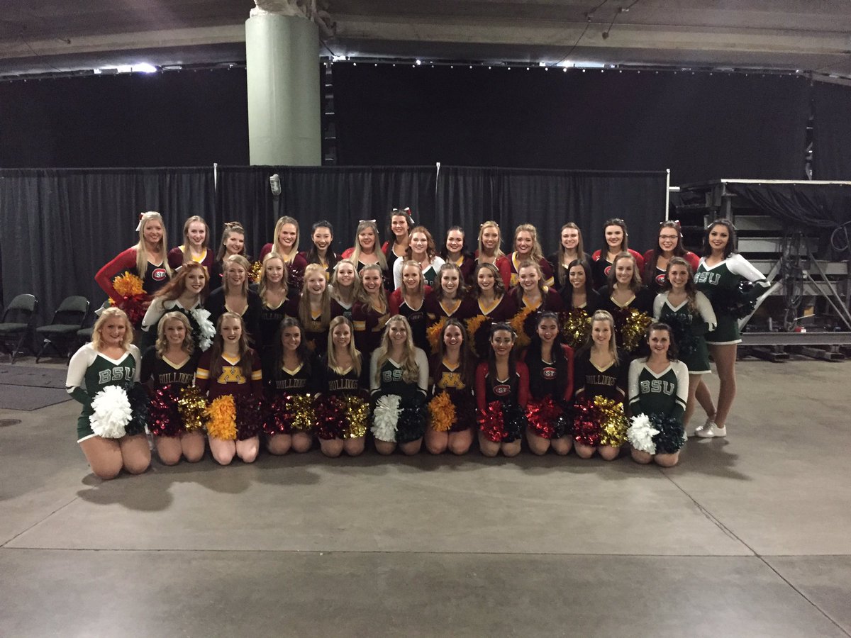 HockeyPicsJim's tweet photo. 4 of 5 Minnesota D1 Hockey Cheer Teams are at this year's North Star College Cup.  @GopherHkyCheer @bsucheer @SCSU_Cheer @UMDHockey_Cheer https://t.co/9Md5dTMQIL