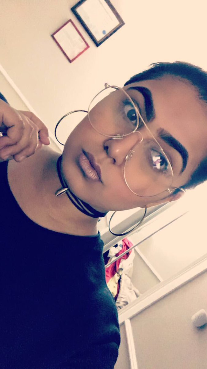 Farah86266392's tweet photo. #raees #glasses 😂#srk #raeesstyle https://t.co/Xs1Gem7O6t
