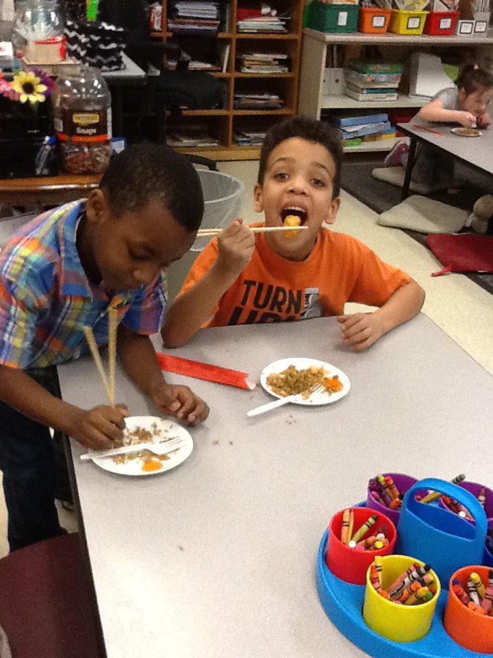 doreenmonahan's tweet photo. Learning about different cultures is so much fun!#fraserfamily https://t.co/2eopxJCP8c