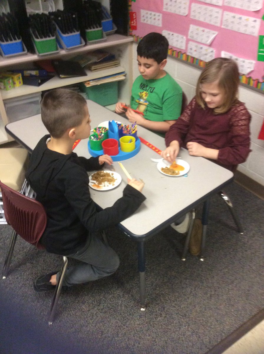 doreenmonahan's tweet photo. Learning about different cultures is so much fun!#fraserfamily https://t.co/2eopxJCP8c
