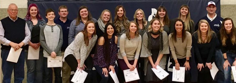 galvanews's tweet photo. Bob Eiker (far left rear) and 2009-10 Ridgewood girls basketball both inducted into  AlWood High School athletic hall of fame Jan. 13. https://t.co/Q8BprjUiFV