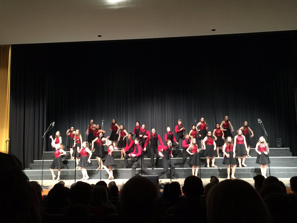 SraGrub's tweet photo. Loved VIP!  Kicking off the evening session of #FindlayFest! #FHSTrojans https://t.co/jw1s9LLgPV