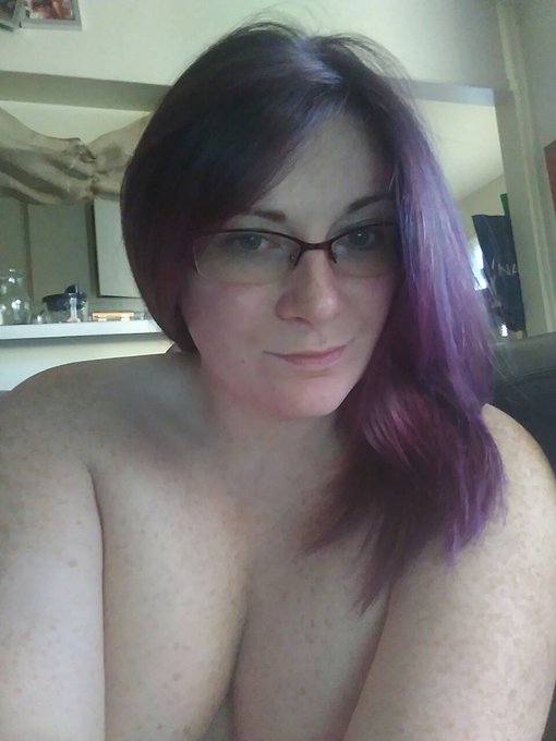 Purple hair!!! https://t.co/y8ntd5OwQE