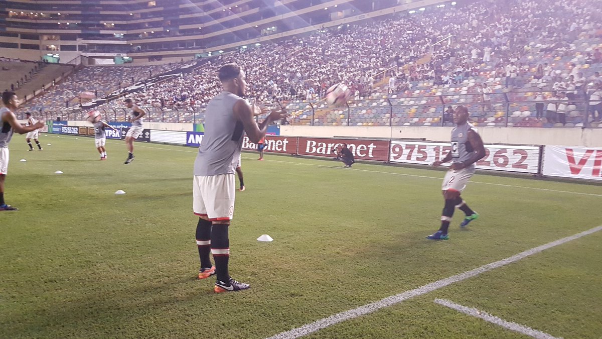 Universitario's tweet photo. 📸Calentamiento previo del primer equipo #UvsOC https://t.co/7YIbOhGOZ5