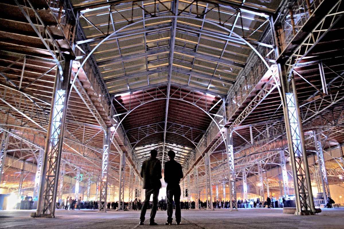 apex_archive's tweet photo. Hi @bartl_bee : Hier (noch nicht unterteilt) Innenraum d. #MarxHalle (ehem.#Rinderhalle #StMarx ).
#NeuMarx https://t.co/WNE8AqdPb7