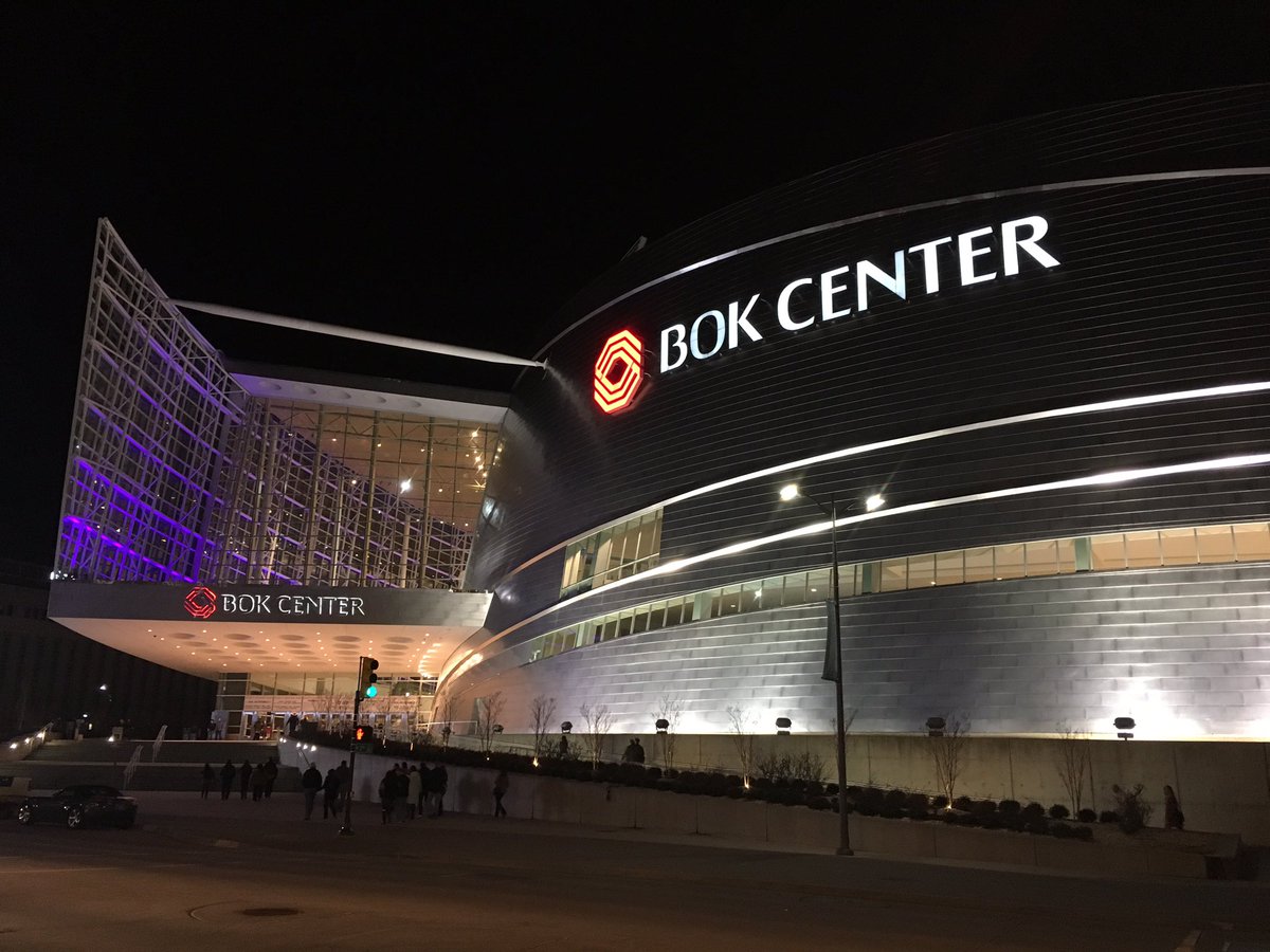 scimachine's tweet photo. It's time for OVO at BOK. One BIG egg. Yay! #threeletterwords #ovocirque https://t.co/nsTpCrBvyY