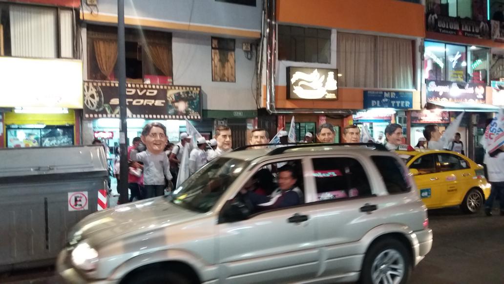 ComunidadInclu1's tweet photo. Candidato a la Vicepresidencia de la República @andrespaezec recorrió junto a los asambleístas de la lista 21 - 23 la calle J sur de Quito https://t.co/TVUyHXY9Km