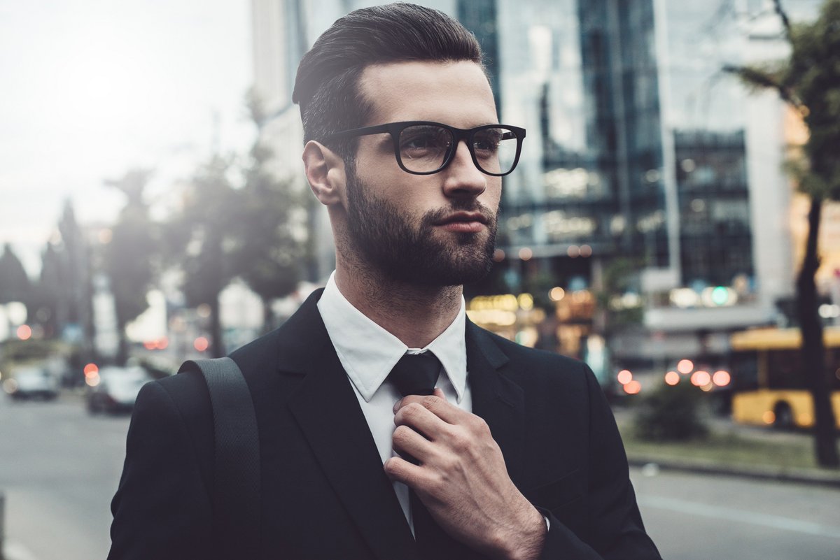 acomencompany's tweet photo. How To Wear A Tie: The Essential Tips and Tricks https://t.co/3lQJaNuoEd #bethewolf https://t.co/wK3rcjdSxK