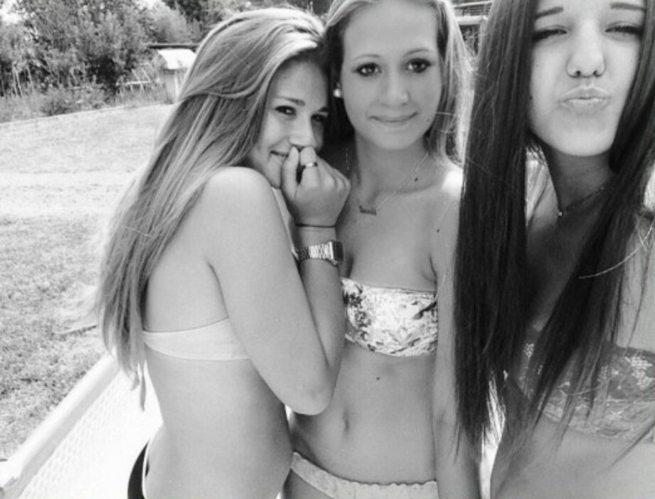 ErreLuu's tweet photo. Quien volviera...👸👸👸 @Paulitarroyo @JuliaLaoz https://t.co/LPoa6iD6j5