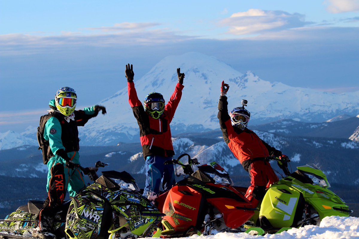 endelracingteam's tweet photo. Yesterday was amazing! We got above the clouds and found us a #BlueBird oh and #MtRainer #MBRP #RehabWraps #SPY #CAproSkis #RynoPower #OGIO https://t.co/hk7aVvYpyA