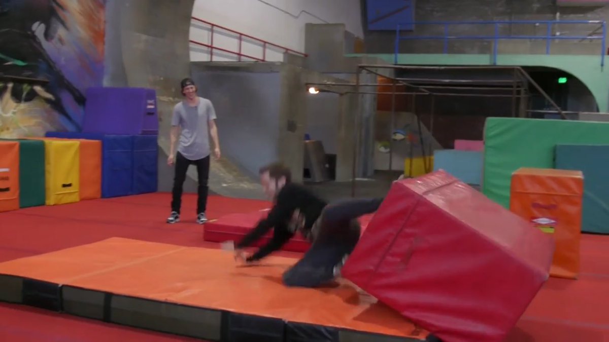 jam161996's tweet photo. 😂 I was dying at @Sohinki in today's #cellouts @smoshgames https://t.co/QDpduhc73s