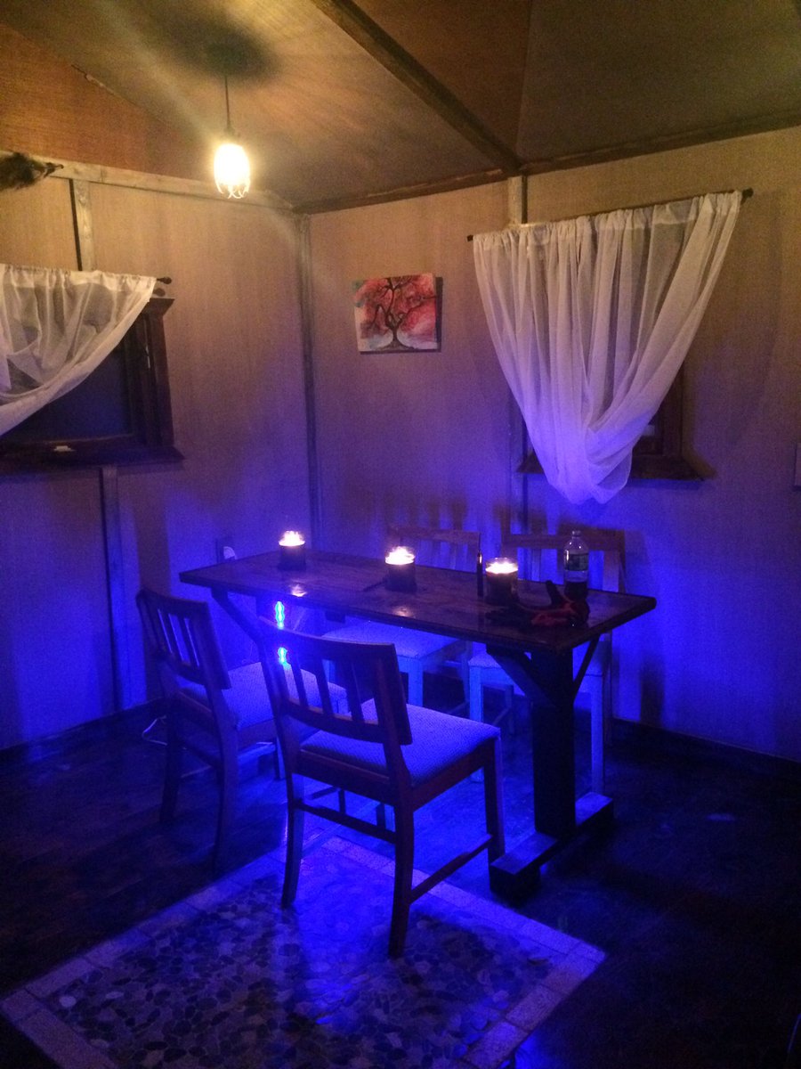 pojecttree's tweet image. Just chilling for a min. Just a min. Maybe two.