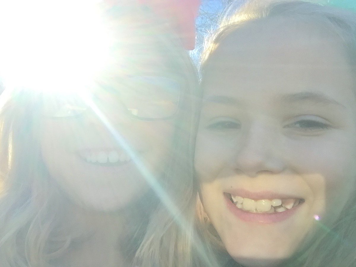 GeniveKitty's tweet photo. #Friendselfie#evie#issabelle😍😊❤🐶😉😃😎☕️😻😘❤🙏🏾 https://t.co/hmnYOAELkL
