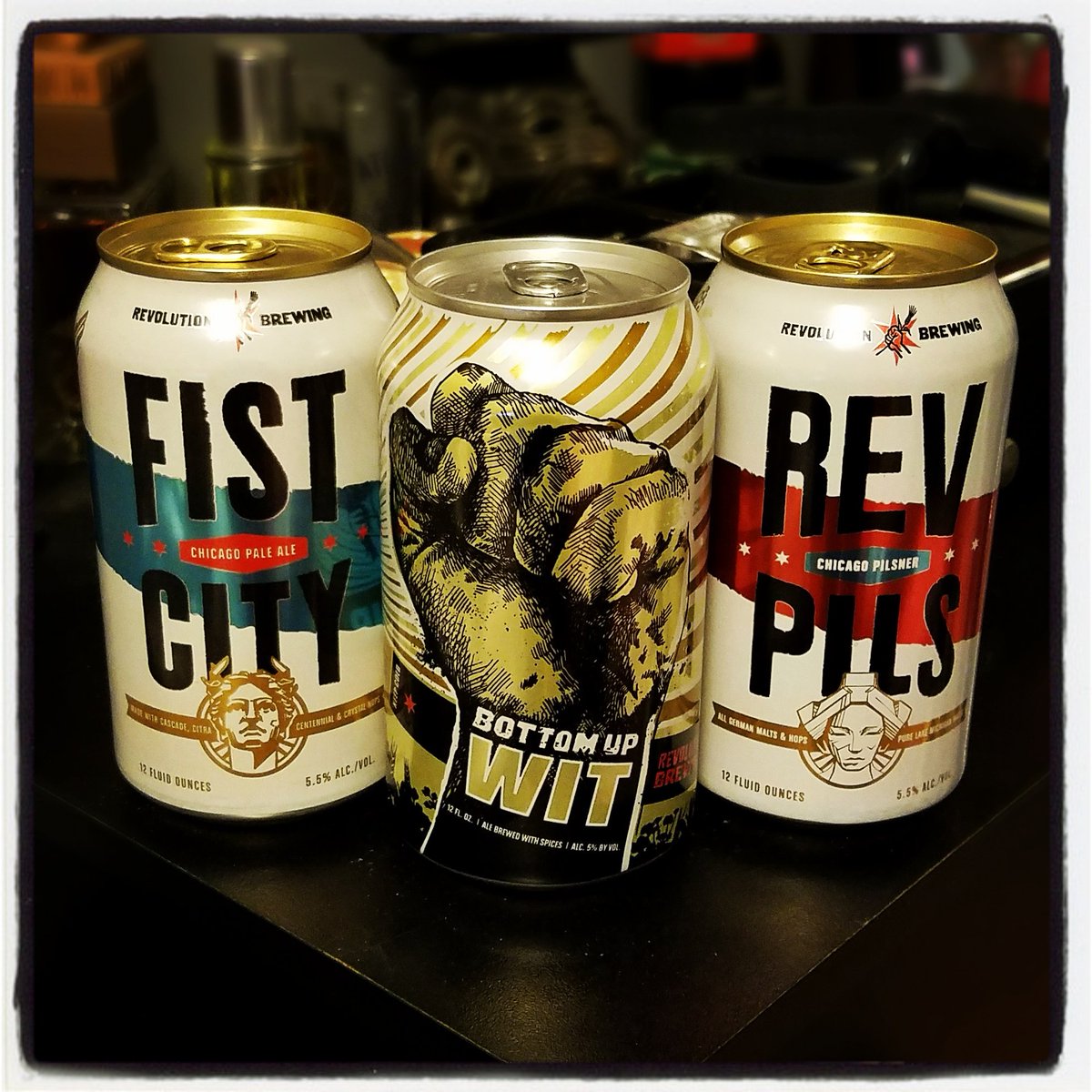 CM_Febby's tweet photo. Tonight's entertainment! #RevolutionBrewing #FistCity #BottomUpWit #RevPils #ChicagoPilsner #BeerMe #Cheers @RevBrewChicago π» https://t.co/ruuKuCe9f8