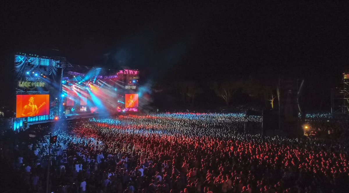 CervezaIsenbeck's tweet photo. La Aplanadora @DivididosOK arrasó la noche. ¡Así estábamos en el Polideportivo! 
#Isenbeck #RocknChop #PostaONada #DivididosEnPinamar https://t.co/2IKZeLjUea