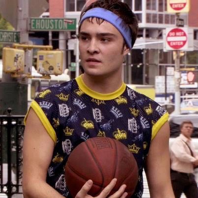 GossipQueens9's tweet photo. Esto es a lo que yo llamo una transformación 
-xoxo💋 
#GossipGirl #ChuckBass #GossipGirlFans https://t.co/xCyVccQl8a