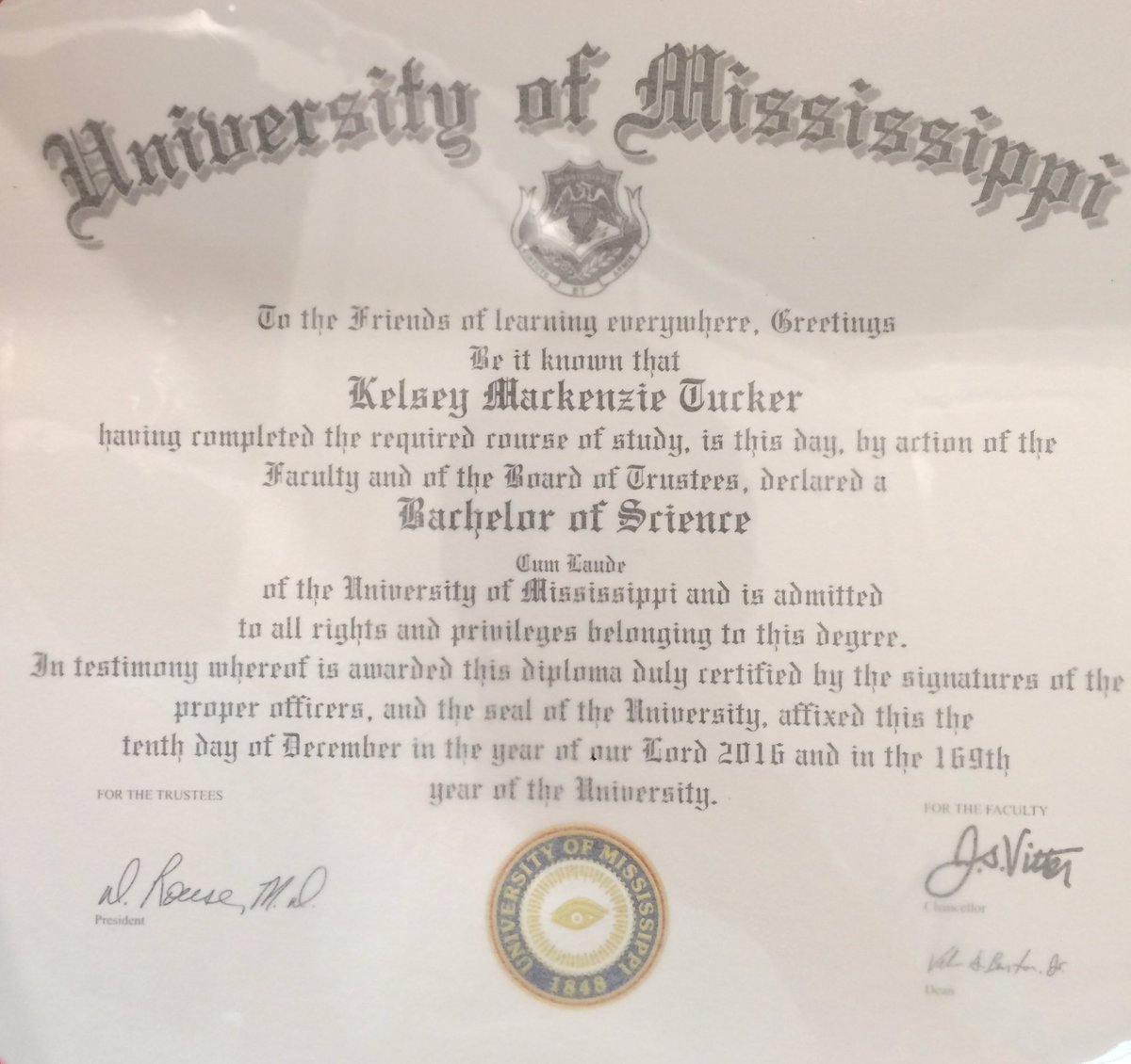 Mari_lynnt's tweet photo. @KelsTuck #proudmama #onenevergraduates #hottytoddy #olemiss #official #cumlaudegraduate https://t.co/PWBPqBENFP