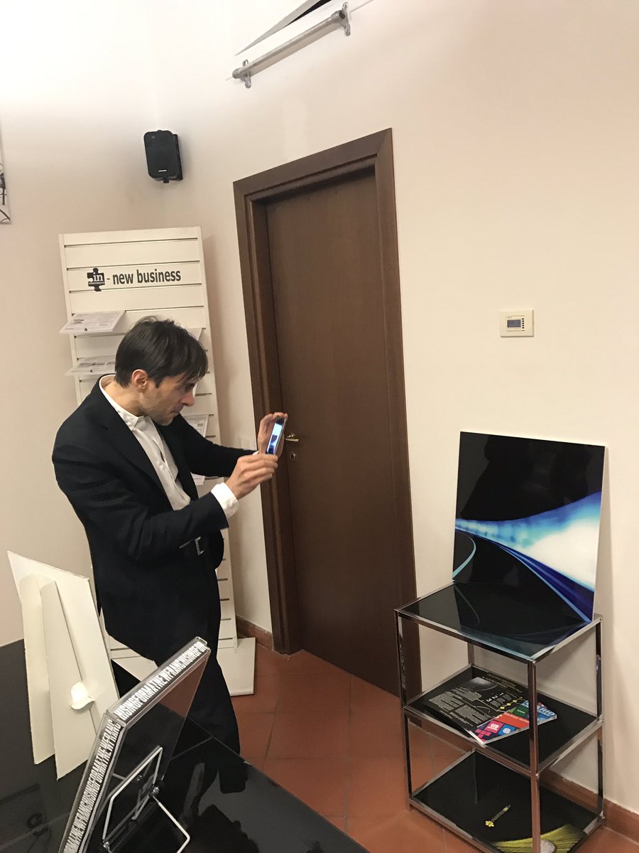 inFRANCHISING's tweet photo. @inFRANCHISING con @simonerosti ..prove tecniche di nuove opere per #arredo dei nuovi uffici.VeniteAvederle😉scoprirete nuovi business retail https://t.co/vXtnlJdeK9