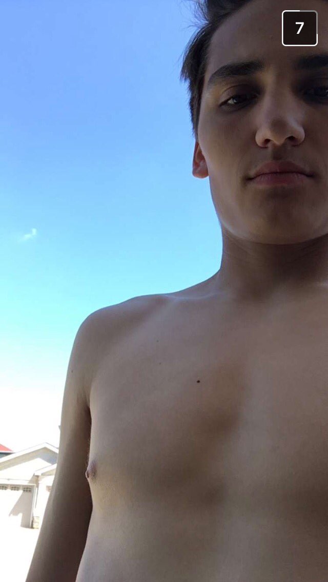 emdelavau's tweet photo. i'm a little late sorry :/ but happpppy birthday cole hope it was sickπ€π»ππ― @ColeMcNabb24 #cresentkick #chokehimout https://t.co/EIpM0IUH1l