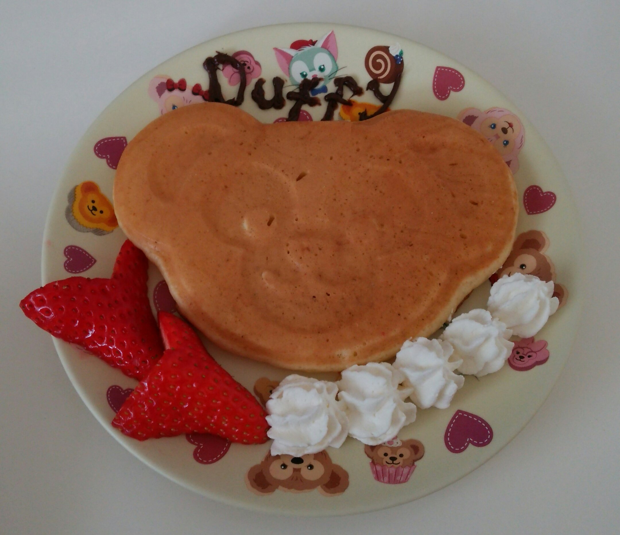 Miyuckey ダッフィーのパンケーキ おうちでディズニー気分 ー ノ 去年買ったパンケーキパンは何回挑戦してもきれいに焼けなかったけど 今年買ったパンケーキパンではまあまあきれいに焼けた 材質が違うからなのか スウィートダッフィー