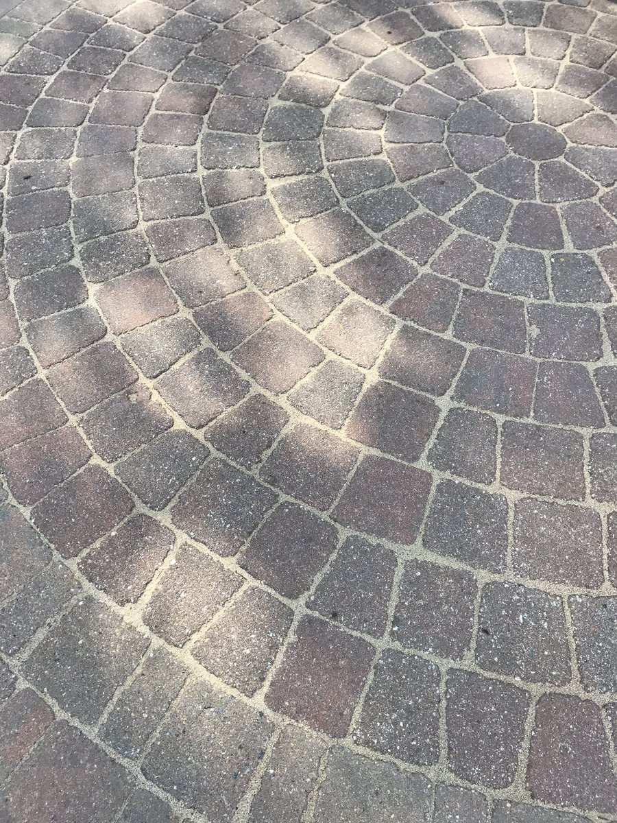 DecoConcDesign's tweet image. Let us help make your outdoor space more beautiful! #pavers #greenscapes