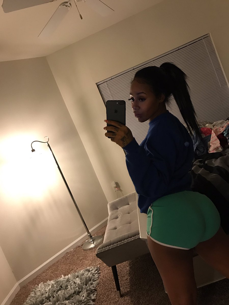 1PinkBitchh's tweet photo. Issa diaper . https://t.co/nlZkJk4HZW
