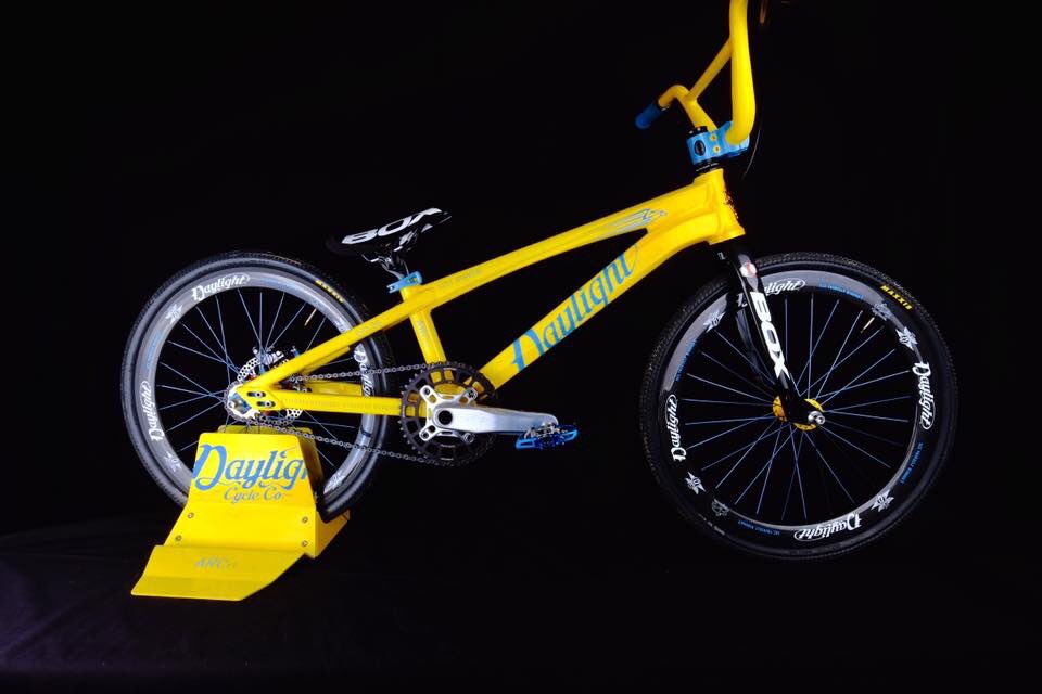 daylightcycleco's tweet photo. Team Issue ArcBrite Series in Sun Yellow + Daylight Blue. https://t.co/sSoI6mdPrl. #seeingdaylight #arcc1 #arcbrite #daylightdisc https://t.co/fJsdrLbG9Q