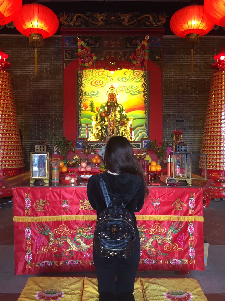 Despite not being religious or superstitious, I will do my bit for the family ⛩ #cny #cny2017