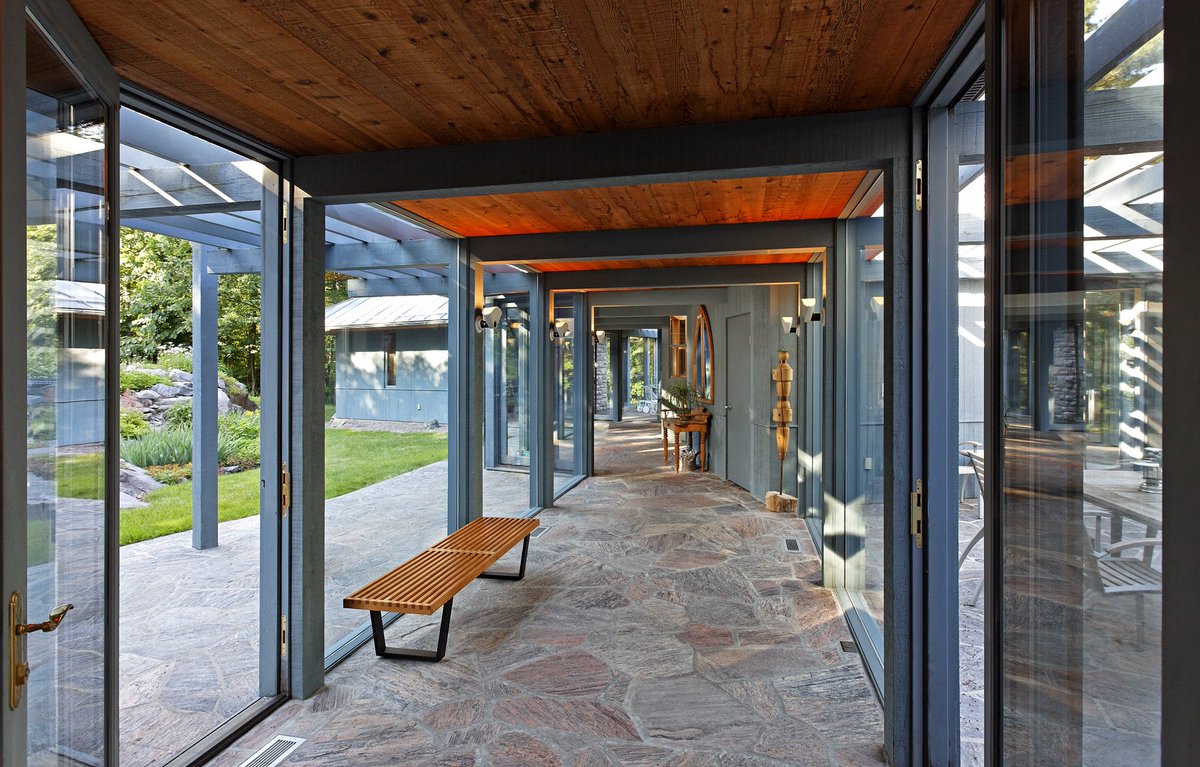 homescottages's tweet photo. Use a #breezeway to connect your #cottage living spaces. Read #Muskoka Impressions Issue 6/16 #homes #realestate #reno #decor https://t.co/jnl27dxSpj