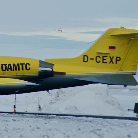 FrankReardon1's tweet photo. #YFBSpoters #IqaluitAirport #Nunavut #DCEXP @airalliance Express #Learjet #L35A OAMTC JAN.26.2017 @iLove_Aviation @caat2017 1/2 https://t.co/g8MvP6WVIa